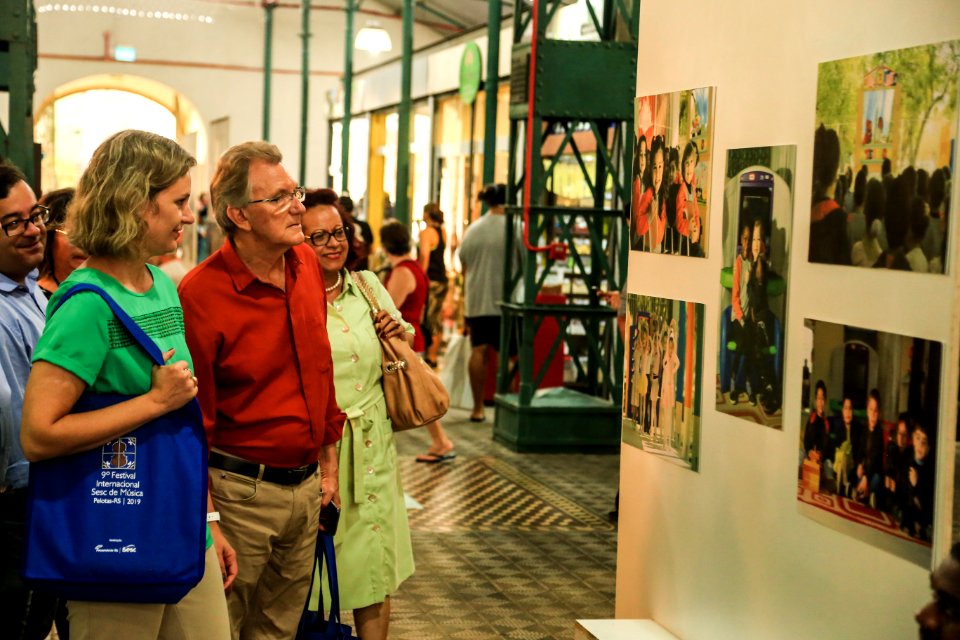 14.01.2019 - Prefeita Paula Mascarenhas e o vice Idemar Barz prestiam a abertura da exposição fotográfica 'Um olhar para o amanhã' - Foto: Gustavo Vara