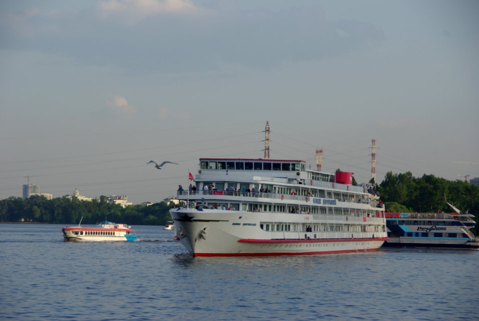 MS "Felix Dzerzinskiy" and hydrofoil Raketa-246