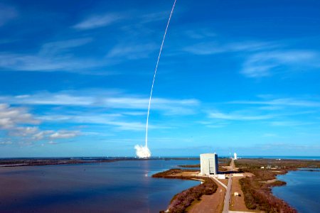 Trailing the Falcon Heavy photo