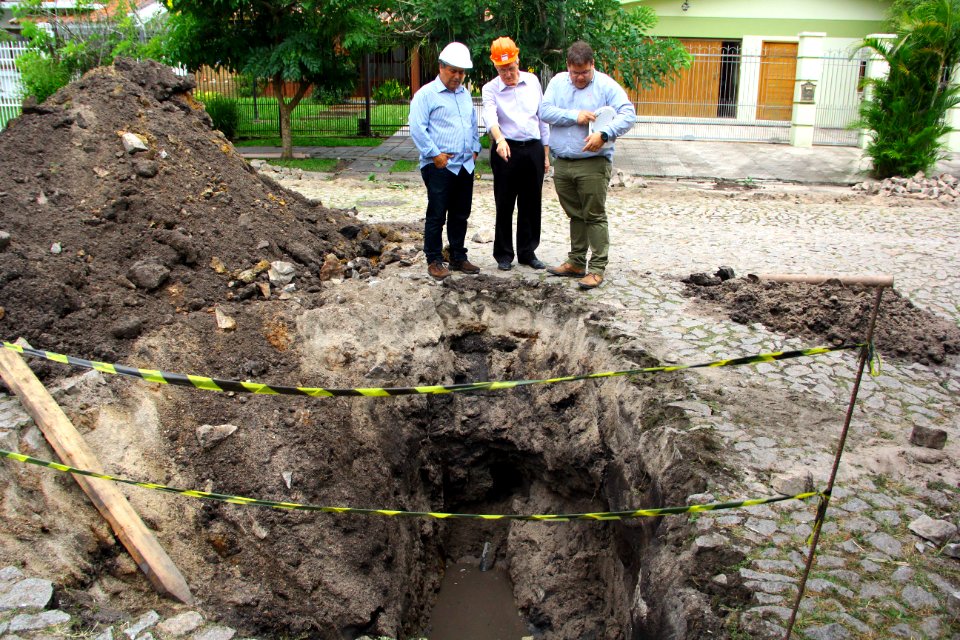 26.03.2019 - Gab Vice Prefeito - Prefeito em exercício vistoria obras do SANEP - Foto Marcel Avila