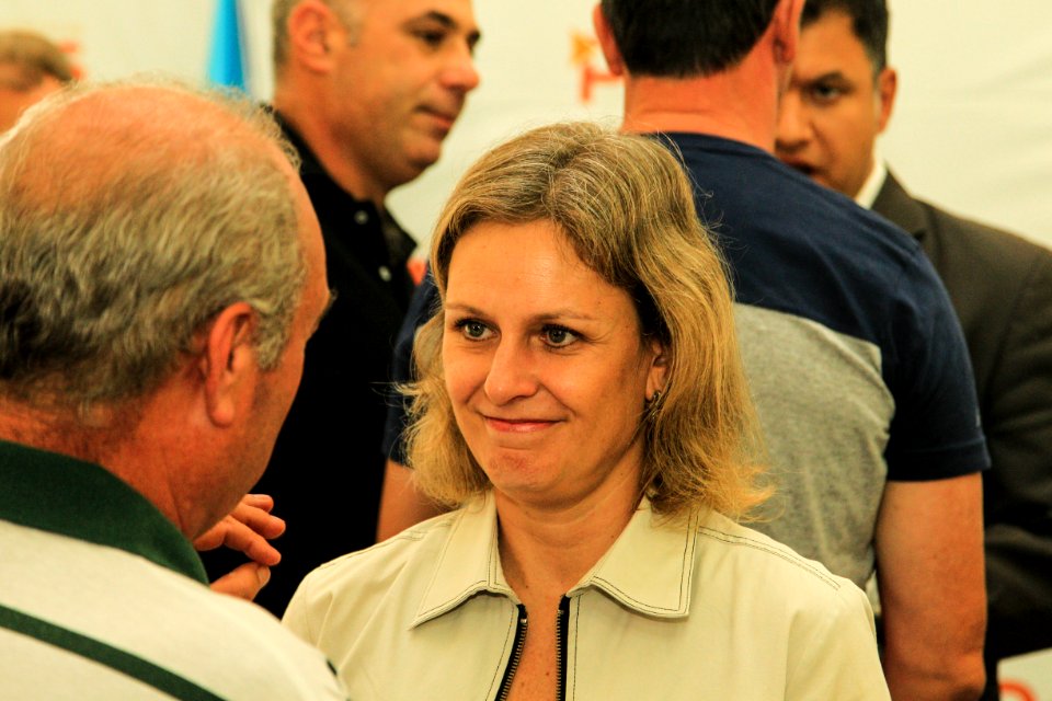 03.01.2018 - Prefeita Paula Mascarenhas realiza a assinatura da lei 6.664 de 27/12/18 que regulamenta o serviço de transporte individual de passageiros em veículos de taxi - Foto: Gustavo Vara