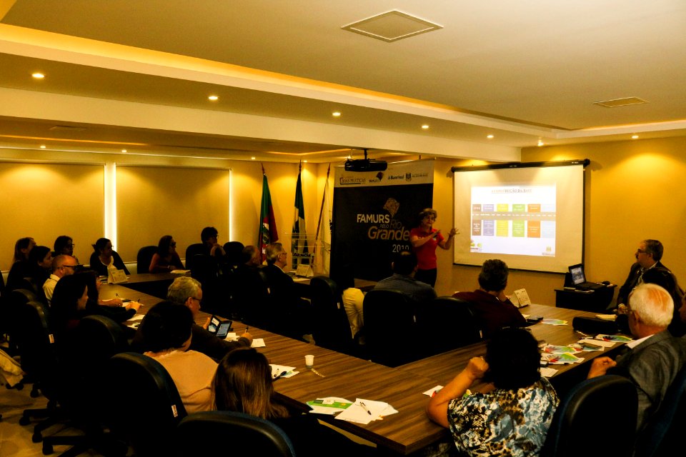 26.03.2019 - Idemar Barz representa prefeita no encontro da Famurs sobre prêmio Boas Praticas - Foto Michel Corvello