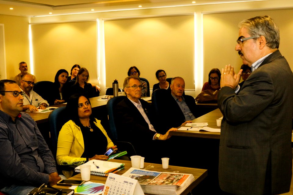 26.03.2019 - Idemar Barz representa prefeita no encontro da Famurs sobre prêmio Boas Praticas - Foto Michel Corvello