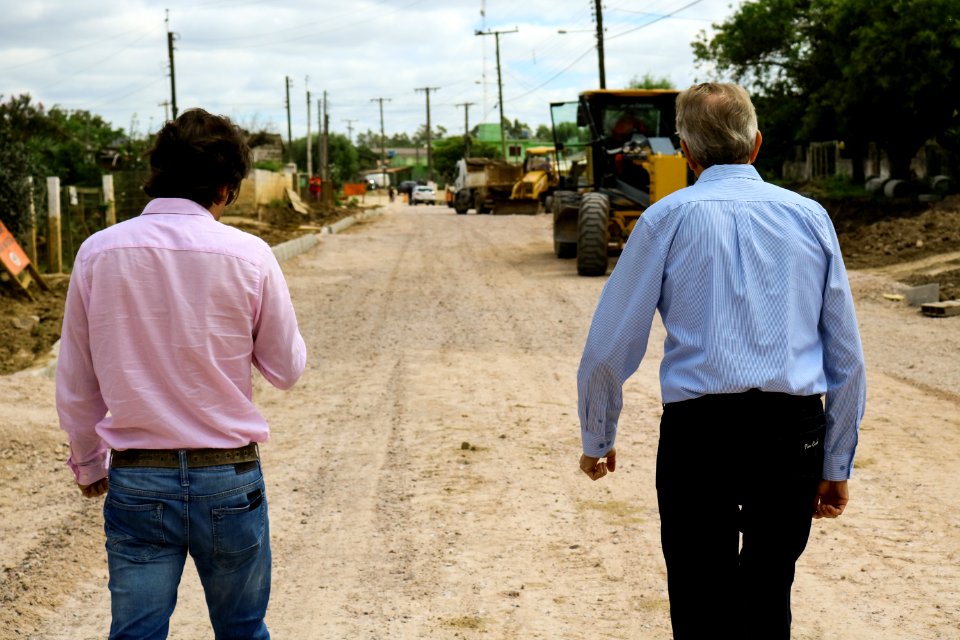 25.03.2019 - Vice-prefeito Idemar e secretário Roberto Ramalho visitam obras Rua Theodoro Born - Foto Michel Corvello