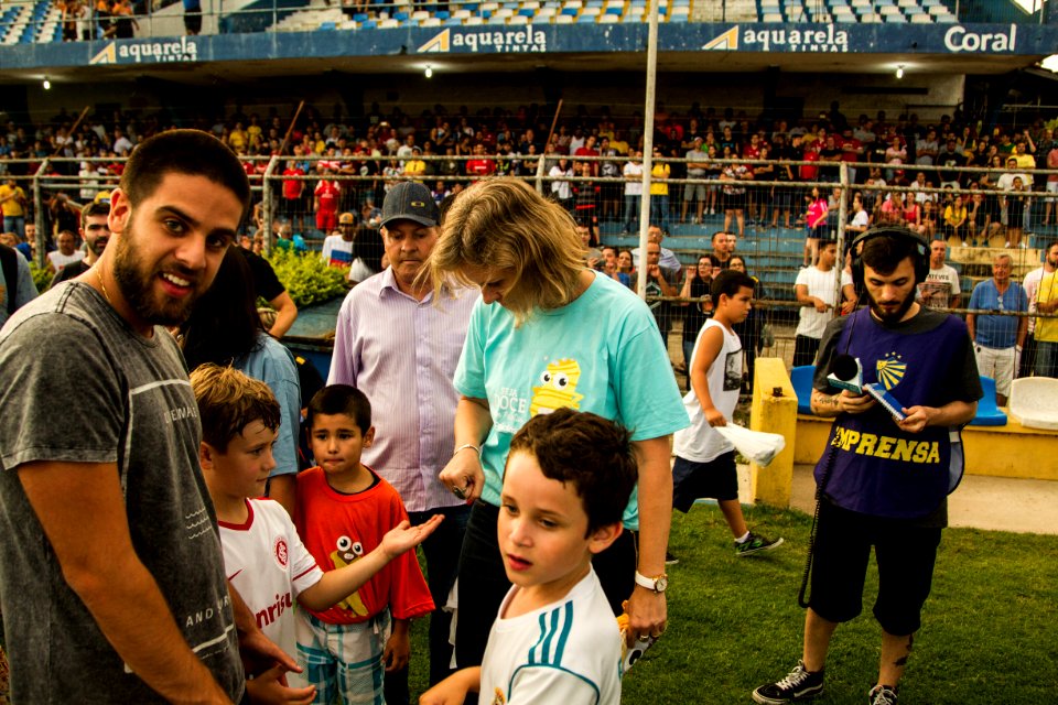 21.12.2018 - Partida de futebol beneficente Futebol Solidário - Amigos do Taison X Amigos do Daniel Carvalho para arrecadar alimentos para os abrigos municipais - Foto: Gustavo Vara
