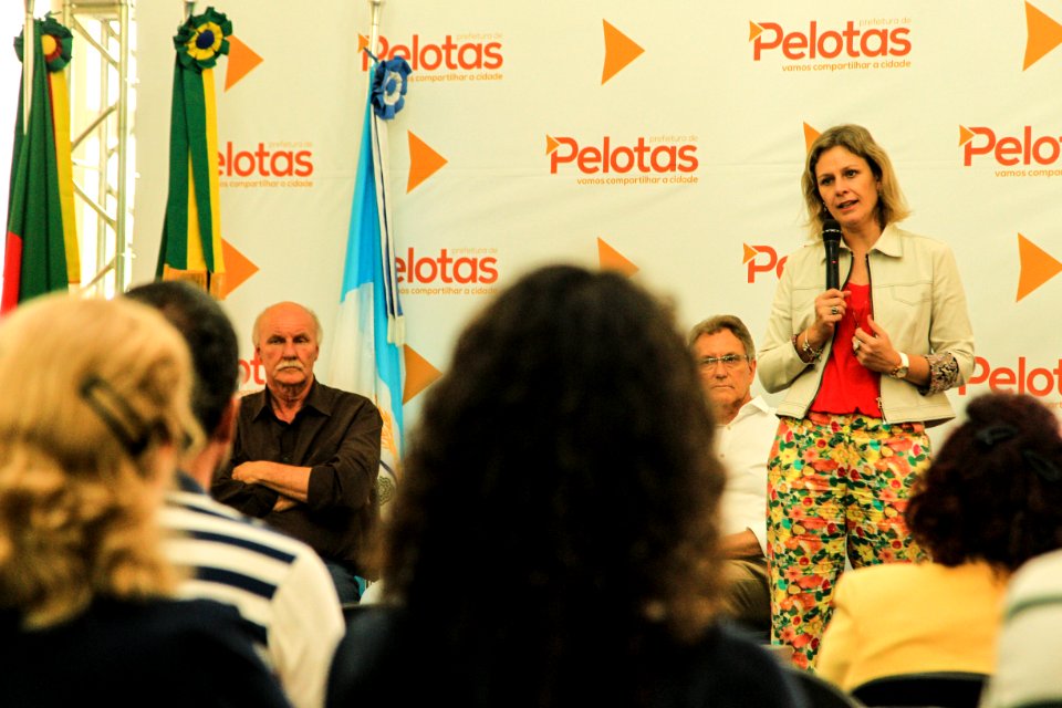 03.01.2018 - Prefeita Paula Mascarenhas realiza a assinatura da lei 6.664 de 27/12/18 que regulamenta o serviço de transporte individual de passageiros em veículos de taxi - Foto: Gustavo Vara