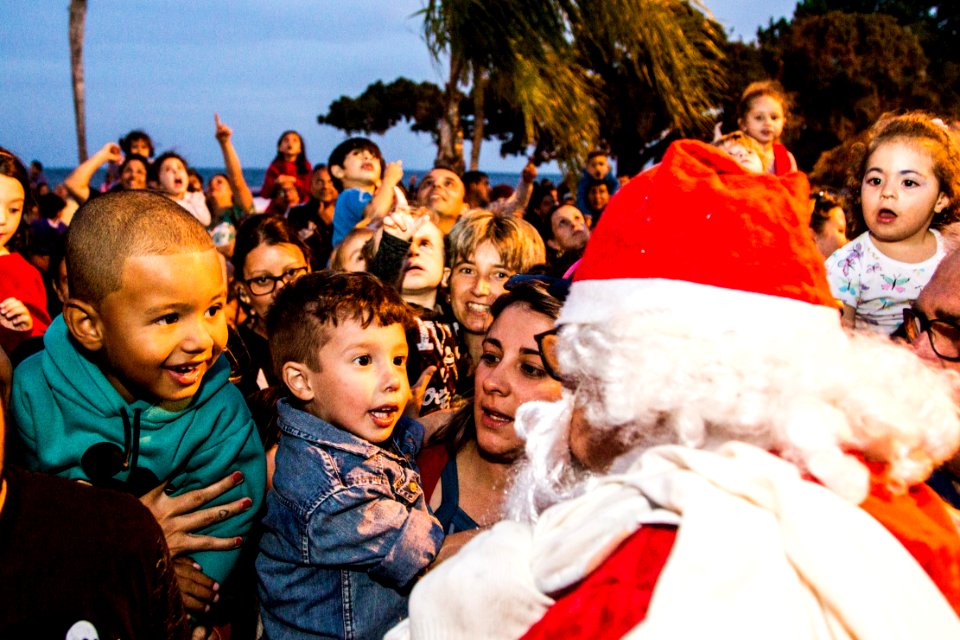 09.12.2018 - Chegada do Papai Noel na Praia do Laranjal em Pelotas - Foto: Gustavo Vara