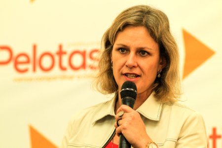 03.01.2018 - Prefeita Paula Mascarenhas realiza a assinatura da lei 6.664 de 27/12/18 que regulamenta o serviço de transporte individual de passageiros em veículos de taxi - Foto: Gustavo Vara