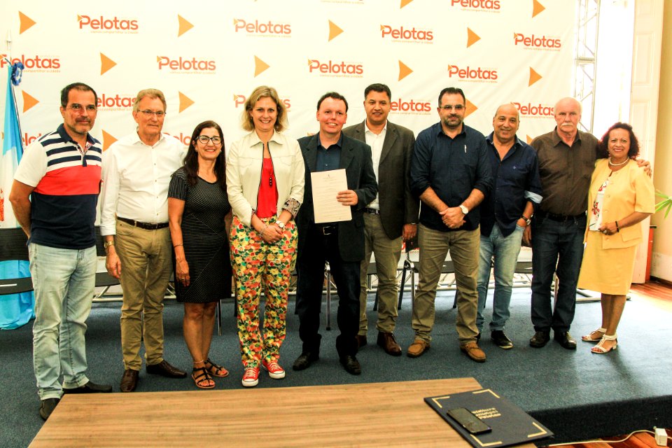 03.01.2018 - Prefeita Paula Mascarenhas realiza a assinatura da lei 6.664 de 27/12/18 que regulamenta o serviço de transporte individual de passageiros em veículos de taxi - Foto: Gustavo Vara