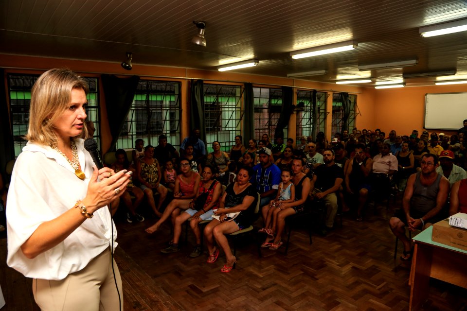 20.02.2019 - Prefeita Paula Mascarenhas em reunião com moradores da  Vinte e Dois de Maio na  Escola Franklin Olivé Leite -  Foto: Gustavo Vara