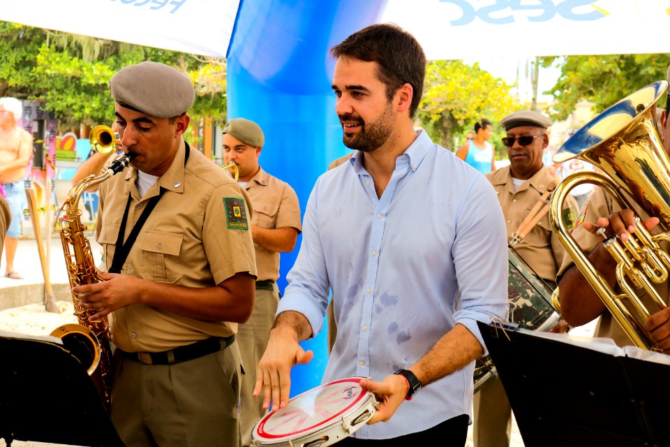 23.02.2019 - Prefeita Paula e governador Eduardo na entrega da medalha aos guarda vidas no Laranjal - Foto Michel Corvello