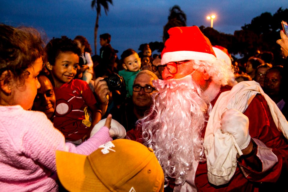 09.12.2018 - Chegada do Papai Noel na Praia do Laranjal em Pelotas - Foto: Gustavo Vara