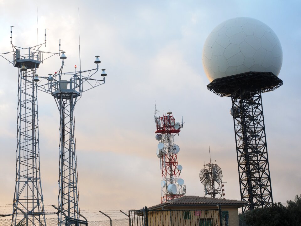 White ball transmitter