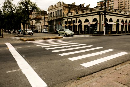 12.11.2018 - Nova pintura nas faixas de pedestres da Tiradentes com XV - Foto Michel Corvello