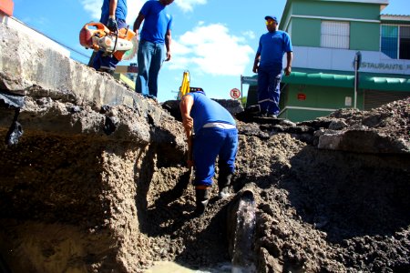 05.01.2019 - SANEP - Travessia Adutora da ETA São Gonçalo na General Osório - Foto Marcel Avila