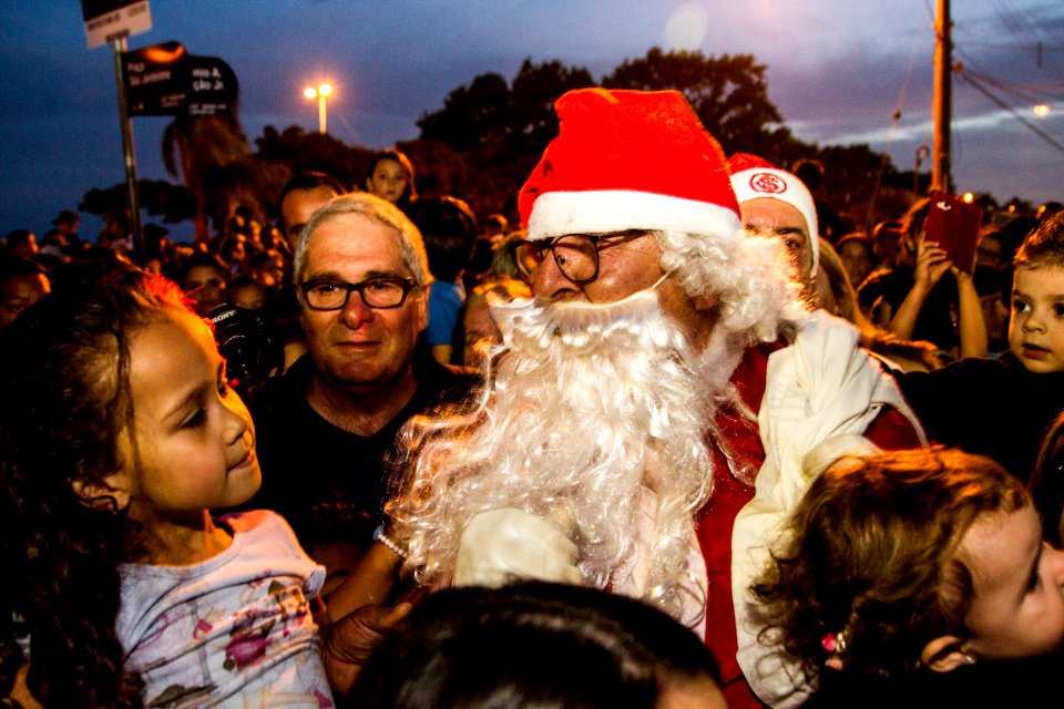 09.12.2018 - Chegada do Papai Noel na Praia do Laranjal em Pelotas - Foto: Gustavo Vara