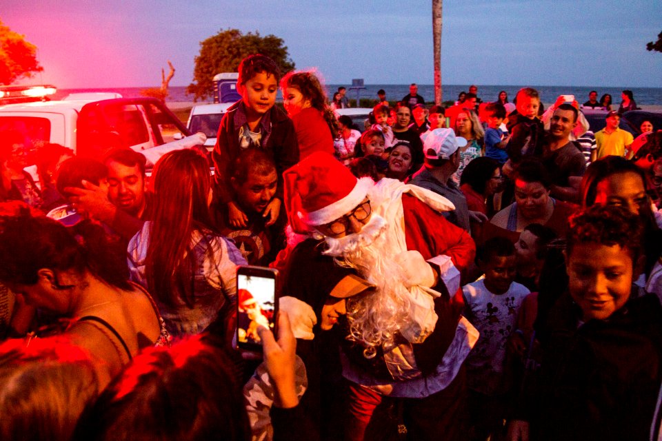09.12.2018 - Chegada do Papai Noel na Praia do Laranjal em Pelotas - Foto: Gustavo Vara