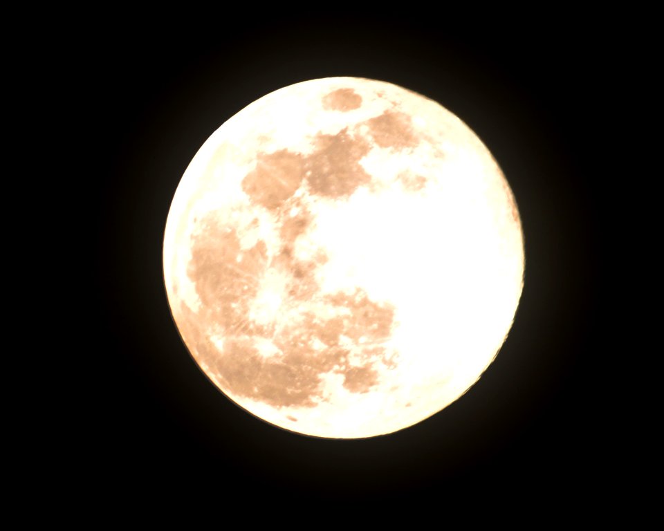 Super Pink Moon April 2020