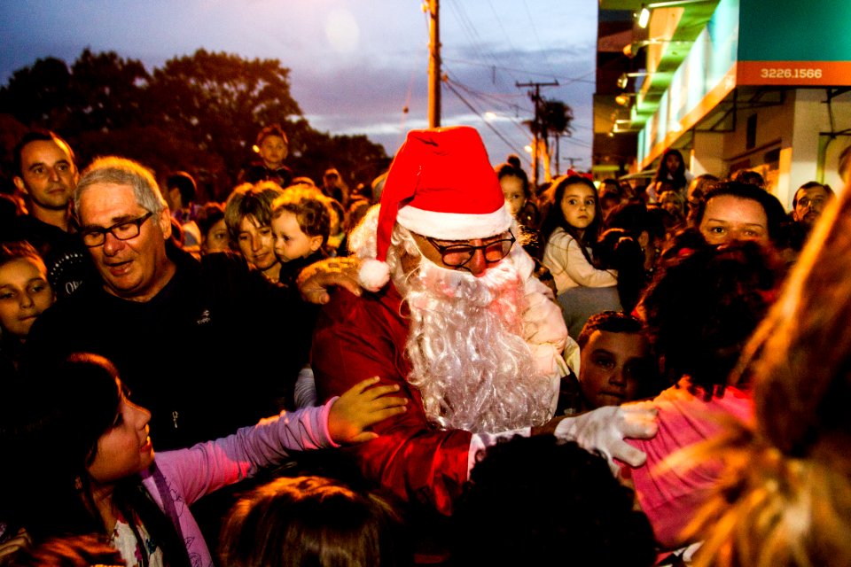 09.12.2018 - Chegada do Papai Noel na Praia do Laranjal em Pelotas - Foto: Gustavo Vara