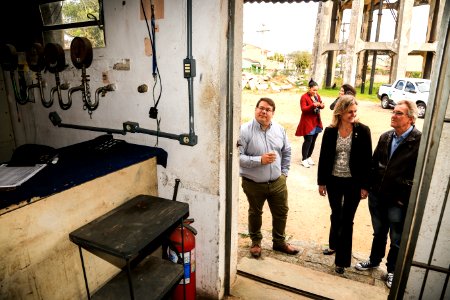 11.10.2018 - Prefeita Paula Mascarenhas e o vice Idemar Barz realizam a entrega de veículos no reservatório R5, entrega de máquinas e visita nas obras do Sanep,  no Fragata - Foto: Gustavo Vara