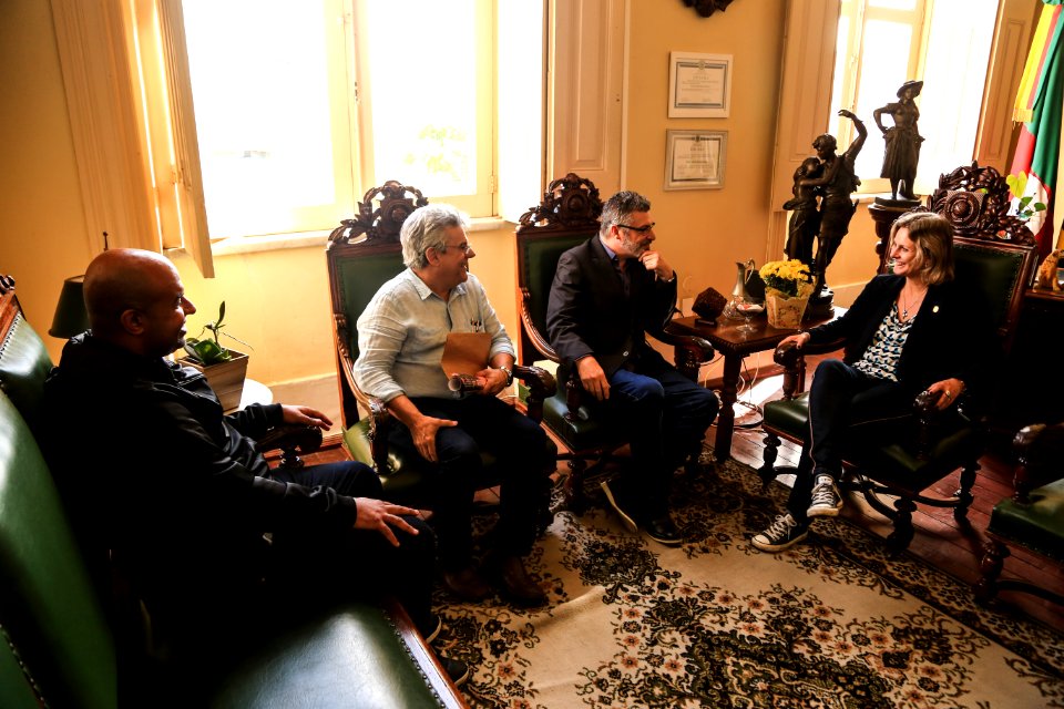 05.12.2018 - Prefeita Paula Mascarenhas em reunião com Jorge Imperatone, coordenador do programa Microcrédito Gaúcho - Foto: Gustavo Vara