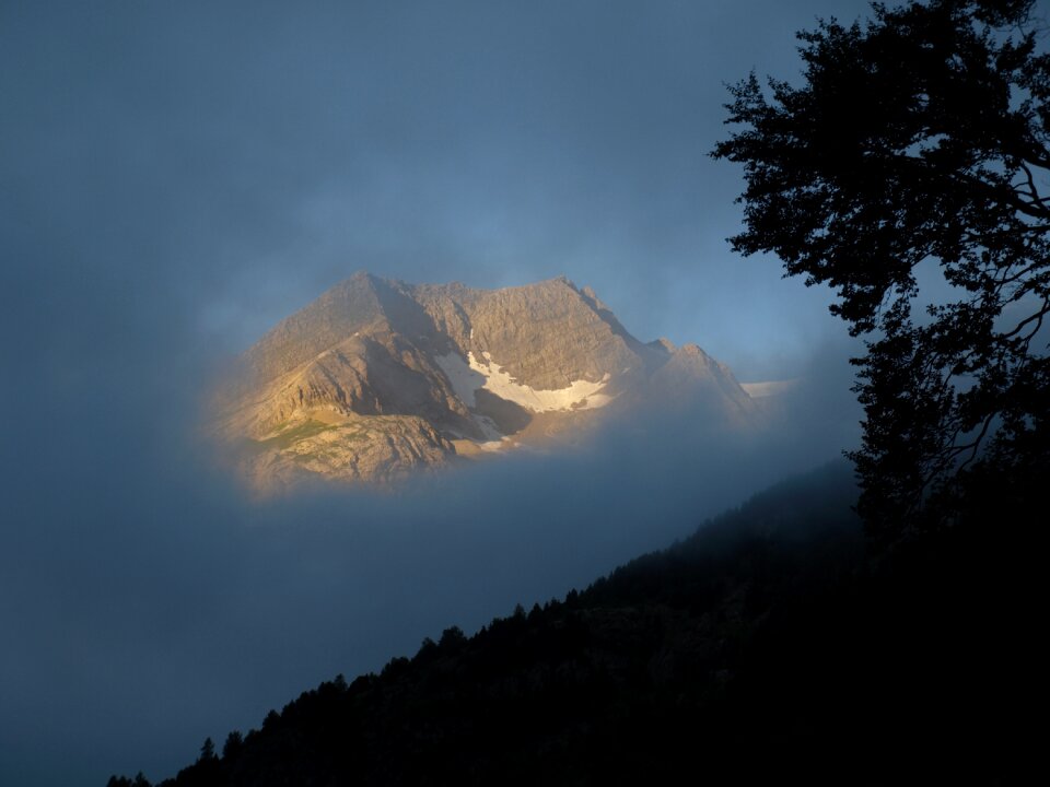 Pyrenees gavarnie landscape