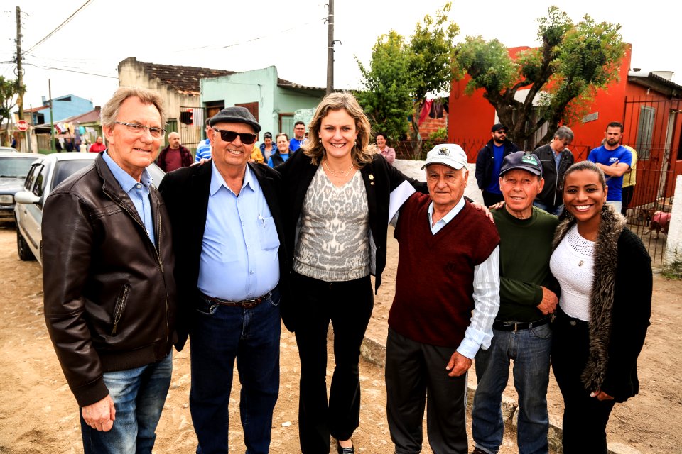 11.10.2018 - Prefeita Paula Mascarenhas e o vice Idemar Barz realizam a entrega de veículos no reservatório R5, entrega de máquinas e visita nas obras do Sanep,  no Fragata - Foto: Gustavo Vara