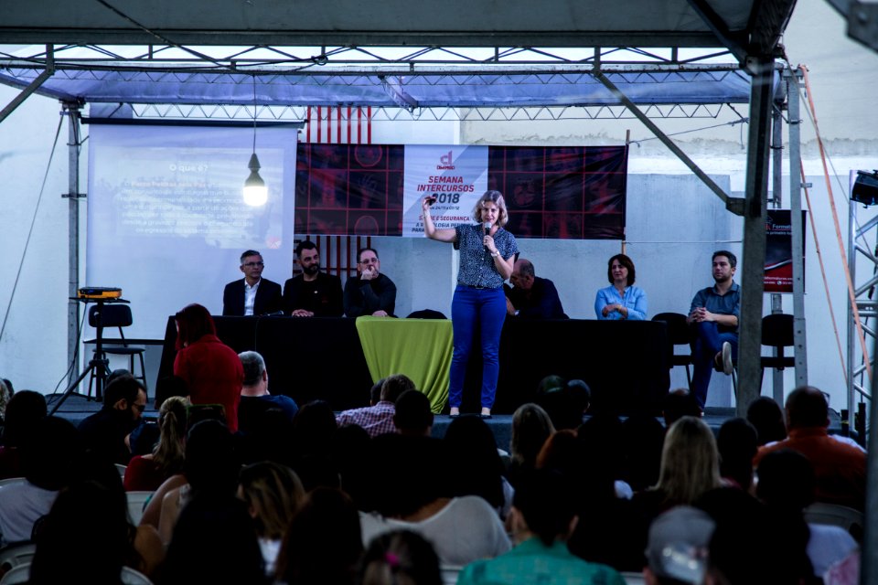 29.11.2018 - Prefeita Paula Mascarenhas palestra na Semana Intercurso do Instituto Educacional Dimensão - Foto: Gustavo Vara