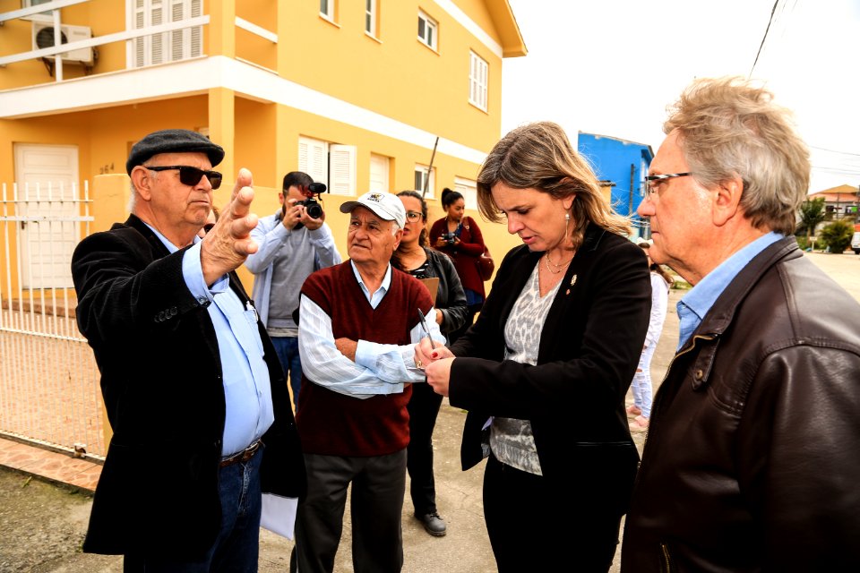 11.10.2018 - Prefeita Paula Mascarenhas e o vice Idemar Barz realizam a entrega de veículos no reservatório R5, entrega de máquinas e visita nas obras do Sanep,  no Fragata - Foto: Gustavo Vara