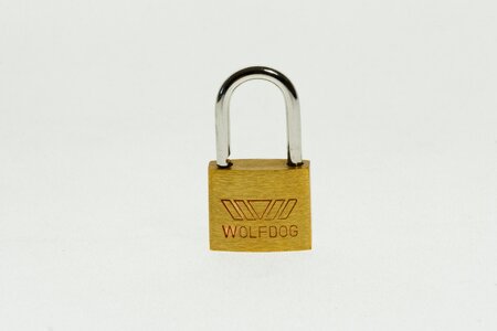 Locks to close lockable photo