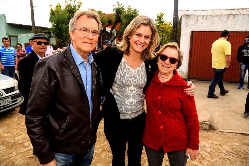 11.10.2018 - Prefeita Paula Mascarenhas e o vice Idemar Barz realizam a entrega de veículos no reservatório R5, entrega de máquinas e visita nas obras do Sanep,  no Fragata - Foto: Gustavo Vara
