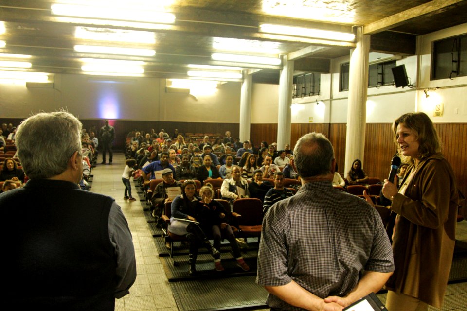 18.09.2018 - Prefeita Paula Mascarenhas durante entrega de lotes de regularização fundiária da ocupação Uruguai - 143 famílias - Foto: Gustavo Vara