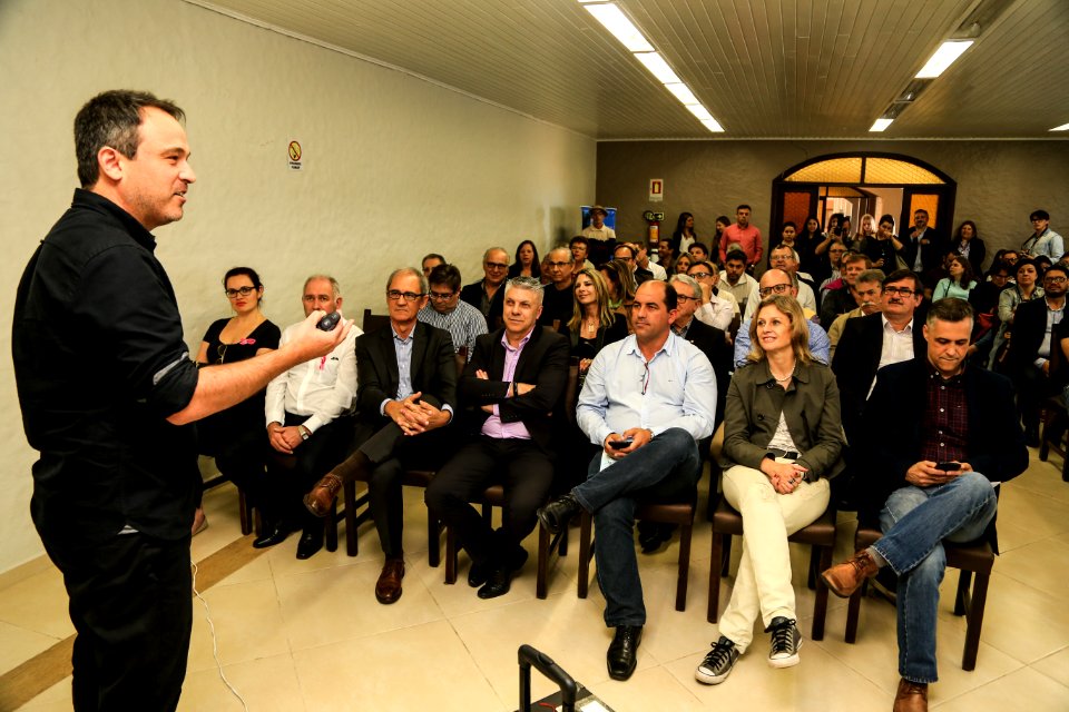 10.10.2018 - São Lourenço do Sul/RS 16:00 - Prefeita Paula Mascarenhas acompanha  a apresentação do relatório de oportunidades para o desenvolvimento do turismo da região sul do RS - Foto: Gustavo Vara