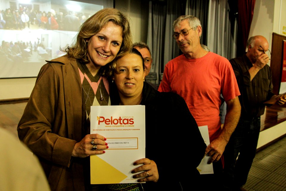 18.09.2018 - Prefeita Paula Mascarenhas durante entrega de lotes de regularização fundiária da ocupação Uruguai - 143 famílias - Foto: Gustavo Vara