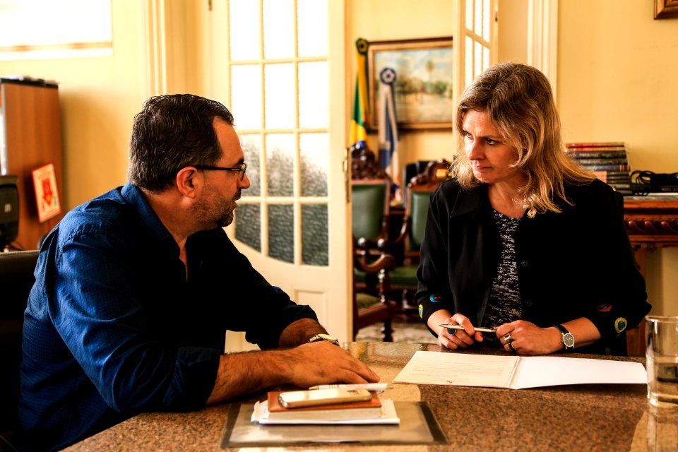 12.11.2018 - Prefeita Paula Mascarenhas assina a lei 6616 de autoria do vereador Roger Ney - Foto: Gustavo Vara