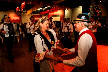 31.10.2018 - Prefeita Paula Mascarenhas e o vice Idemar Barz participam do jantar de abertura da Oktoberfest de Pelotas - Foto: Gustavo Vara