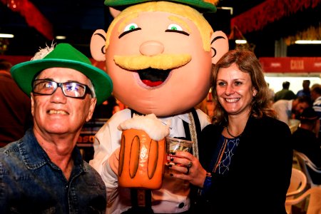 31.10.2018 - Prefeita Paula Mascarenhas e o vice Idemar Barz participam do jantar de abertura da Oktoberfest de Pelotas - Foto: Gustavo Vara