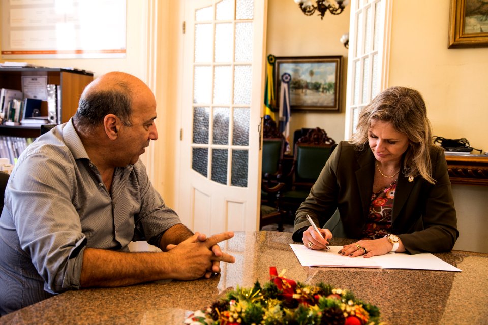 09.11.2018 - Prefeita Paula Mascarenhas durante assinatura do decreto que dispõe sobre a revisão da tarifa do transporte público - Foto: Gustavo Vara