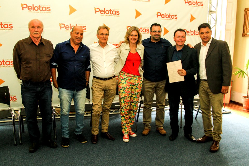 03.01.2018 - Prefeita Paula Mascarenhas realiza a assinatura da lei 6.664 de 27/12/18 que regulamenta o serviço de transporte individual de passageiros em veículos de taxi - Foto: Gustavo Vara