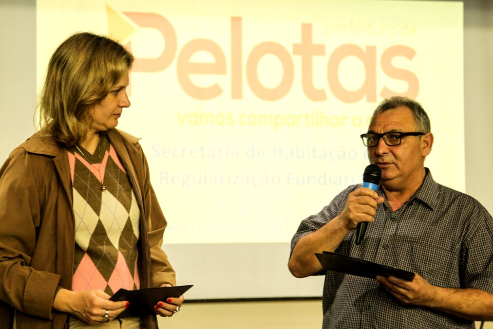18.09.2018 - Prefeita Paula Mascarenhas durante entrega de lotes de regularização fundiária da ocupação Uruguai - 143 famílias - Foto: Gustavo Vara