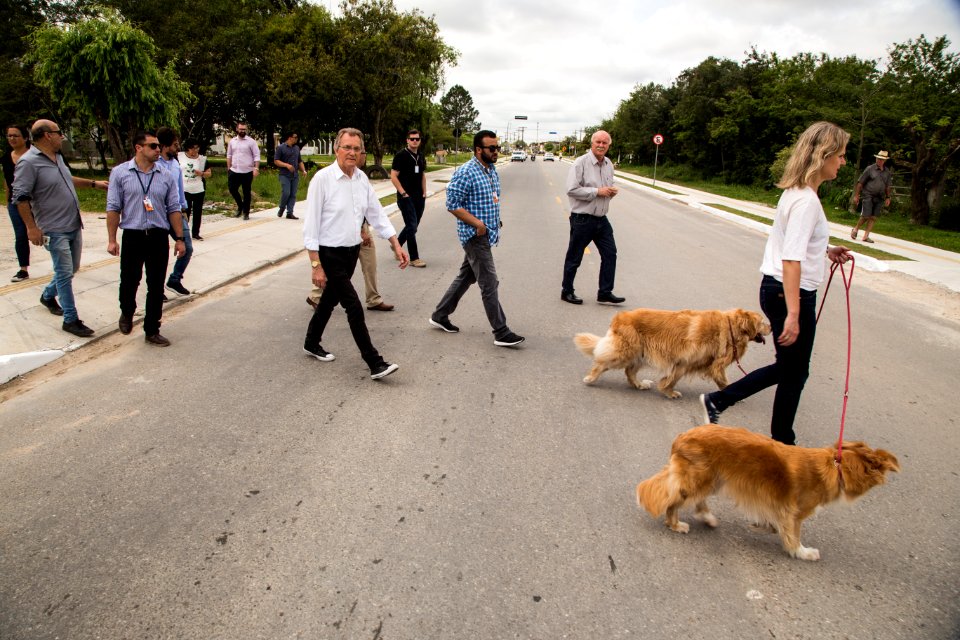 18.10.2018 - Prefeita Paula Mascarenhas e o vice Idemar Barz realizam caminhada de entrega das avenidas 25 de julho e Leopoldo Brod - Foto: Gustavo Vara