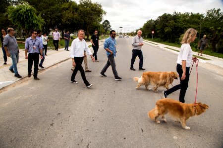 18.10.2018 - Prefeita Paula Mascarenhas e o vice Idemar Barz realizam caminhada de entrega das avenidas 25 de julho e Leopoldo Brod - Foto: Gustavo Vara