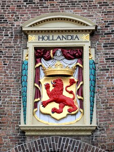Captured port wall ornament