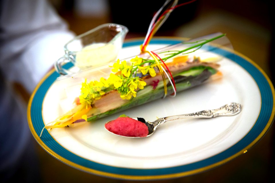 Obama china service - luncheon plate for Shinzo Abe