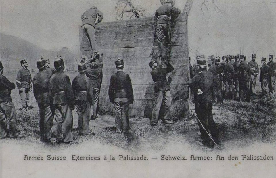 1910 - 1919 Franchissement de palissade