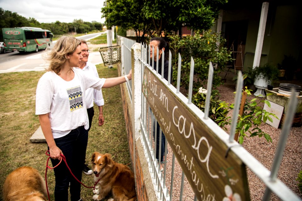 18.10.2018 - Prefeita Paula Mascarenhas e o vice Idemar Barz realizam caminhada de entrega das avenidas 25 de julho e Leopoldo Brod - Foto: Gustavo Vara