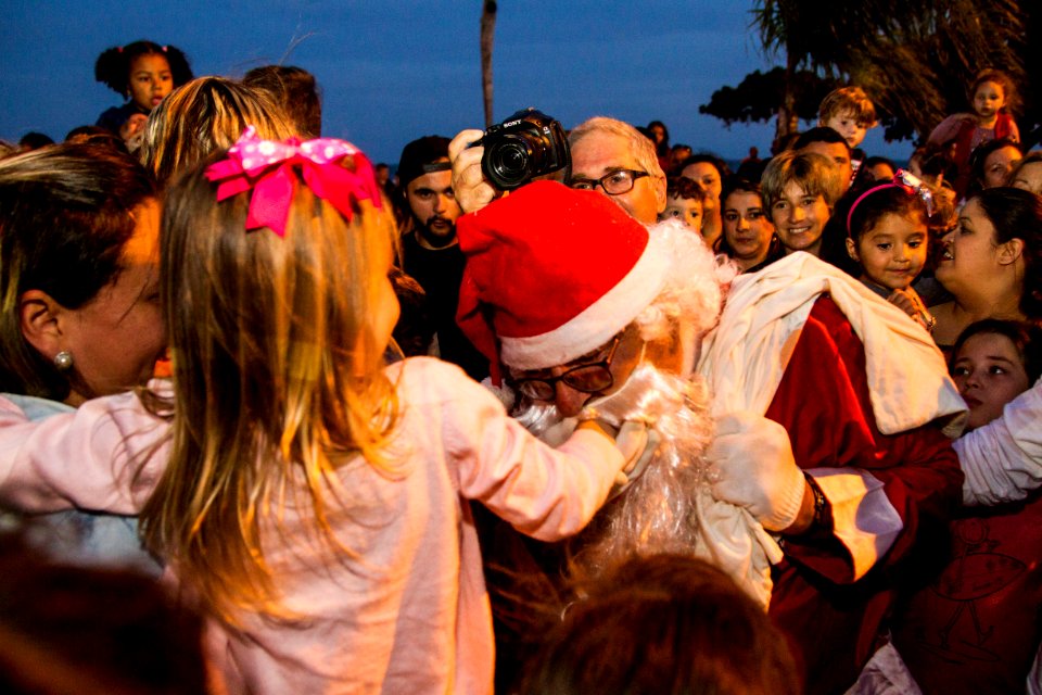 09.12.2018 - Chegada do Papai Noel na Praia do Laranjal em Pelotas - Foto: Gustavo Vara