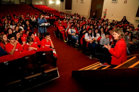 09.10.2018 - Prefeita Paula Mascarenhas durante palestra aos alunos do 9° ano do Colégio Gonzaga - Foto: Gustavo Vara