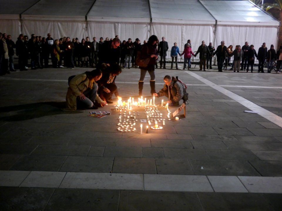 Rassemblement de soutien à Charlie Hebdo - 7 janvier 2015 - Toulon -  P1980327