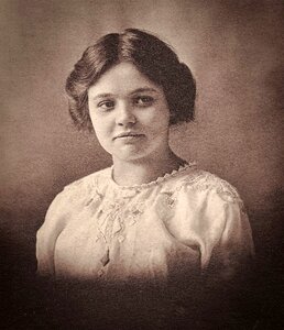 1909 woman female